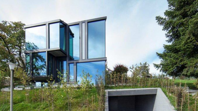 Стеклянный дом в Швейцарии