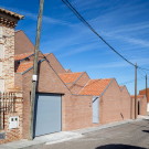 Кирпичный городской дом в Испании