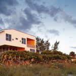 Дом у моря (Seagrape House) в США от Traction Architecture.