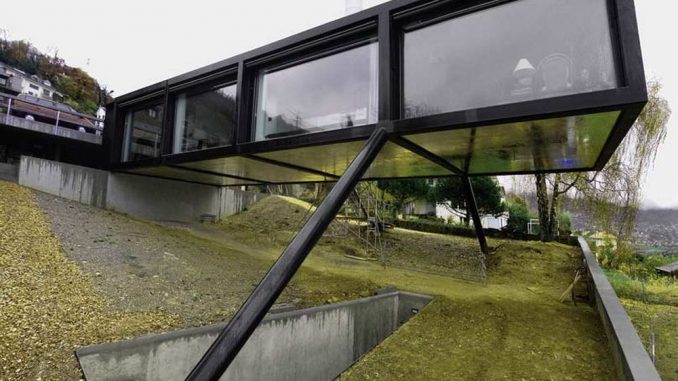 Дом на склоне в Швейцарии