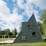 Треугольная дача (Triangular Summer House) в Швеции от Leo Qvarsebo.