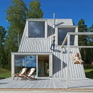 Треугольная дача (Triangular Summer House) в Швеции от Leo Qvarsebo.