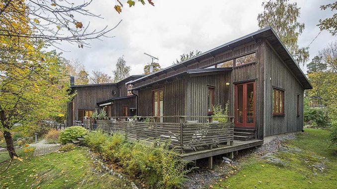 Традиционный шведский дом (Traditional house in Sweden).