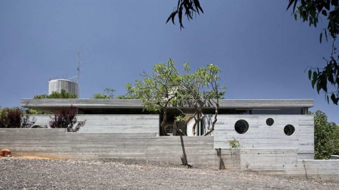 Дом для архитектора ( A House for an Architect) в Израиле от Pitsou Kedem Architects.