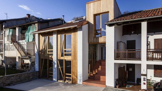 Дом в альпийских предгорьях (Alpine Foothills House) в Италии от deamicisarchitetti.