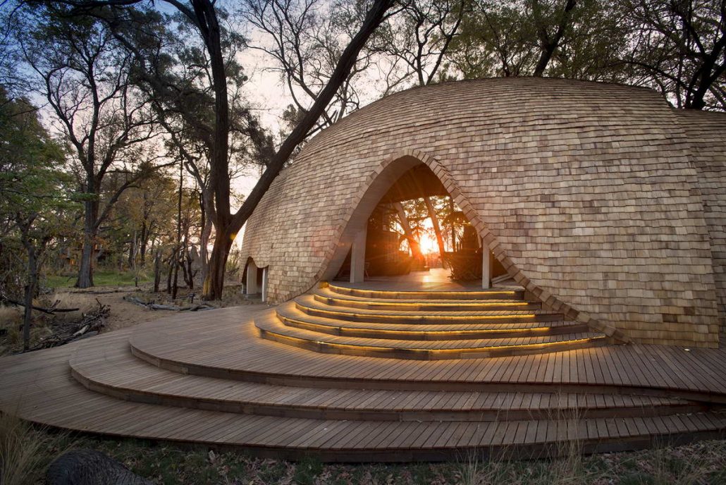Сафари-отель (Safari Lodge) в Ботсване от Nicholas Plewman Architects.