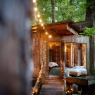 Уединённый домик на дереве (Secluded Intown Treehouse) в США.