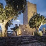 Каменный дом-башня в Греции