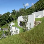 Дом под землёй (Casa Semi-Ipogea) в Италии от Dario Scanavacca Architetto.