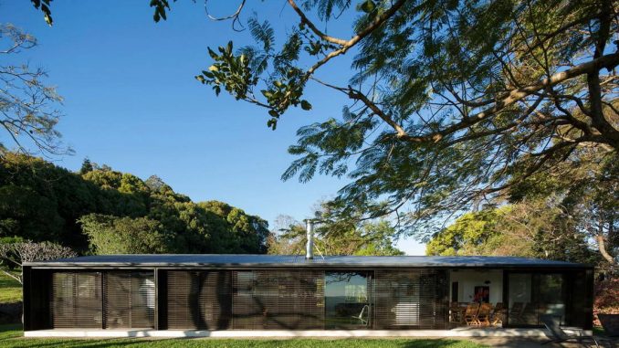 Каменный дом (Stone House) в Австралии от CHROFI Architects.