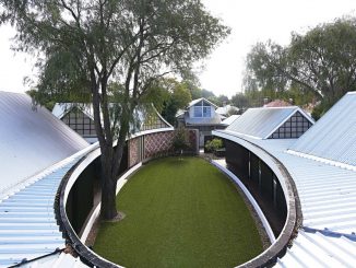 Дом с овальным двором (The Subiaco Oval Courtyard) в Австралии от Luigi Rosselli.