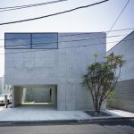Бетонный минималистский дом в Японии