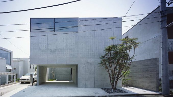 Бетонный минималистский дом в Японии
