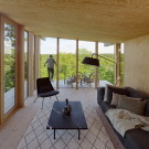 Стеклянный дом на склоне в Швеции