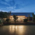 Дом Треугольник (Triangle House) в Таиланде от Phongphat Ueasangkhomset.
