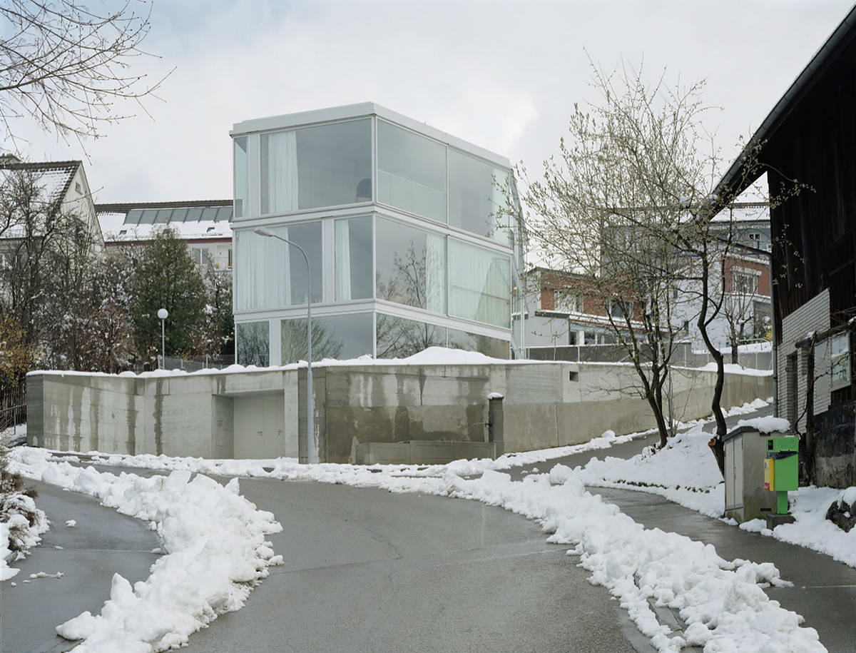 Дом с одной стеной (House with One Wall) в Швейцарии от Christian Kerez.