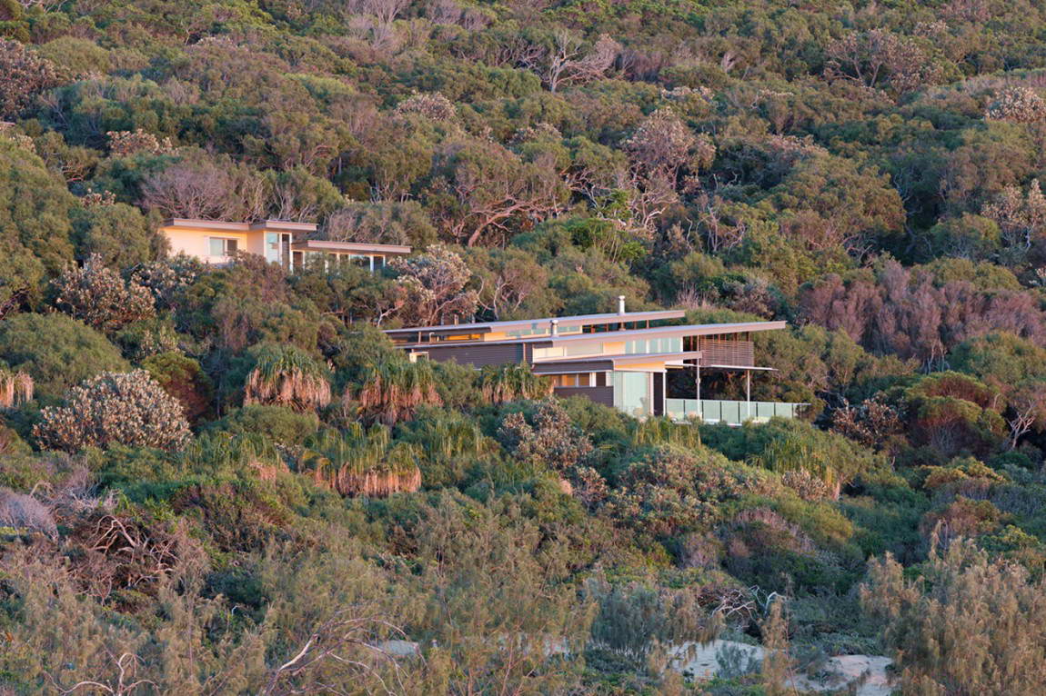 Прибрежный дом (Red Rock Beach House) в Австралии от Bark Design Architects.