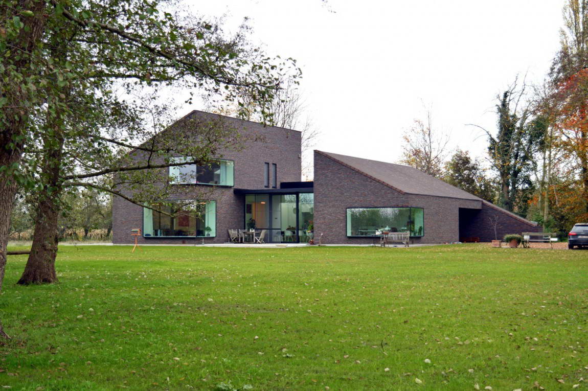 Кирпичный дом в Бельгии
