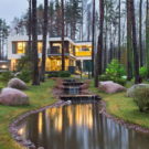 Дом с ручьём у озера в России