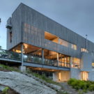 Дом-мост (Bridge House) в Канаде от Mackay-Lyons Sweetapple Architects.