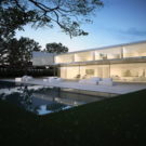 Алюминиевый минималистский дом в Испании