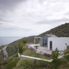 Дом на высоком берегу в Греции