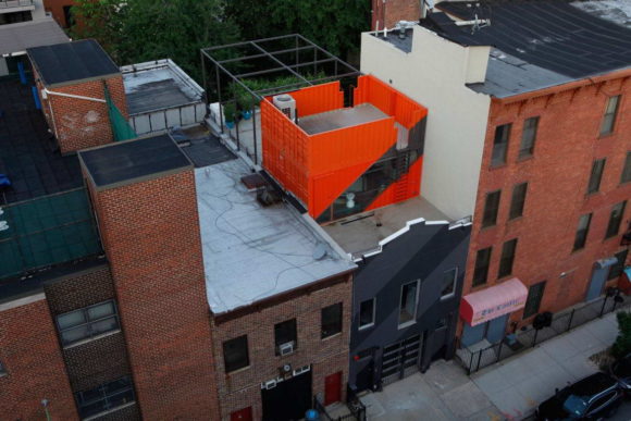 Домик на крыше в Нью-Йорке