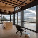 Дом у бухты (The Lookout at Broad Cove Marsh) в Канаде от Omar Gandhi Architect.