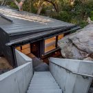 Дом у скалы в Австралии