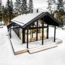 Современная вилла из бруса (Modern Log Villa in Central Finland) в Финляндии от Pluspuu Oy.