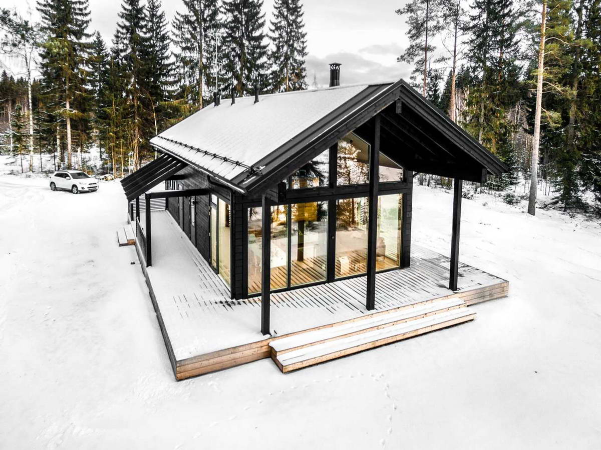 Современная вилла из бруса (Modern Log Villa in Central Finland) в Финляндии от Pluspuu Oy.