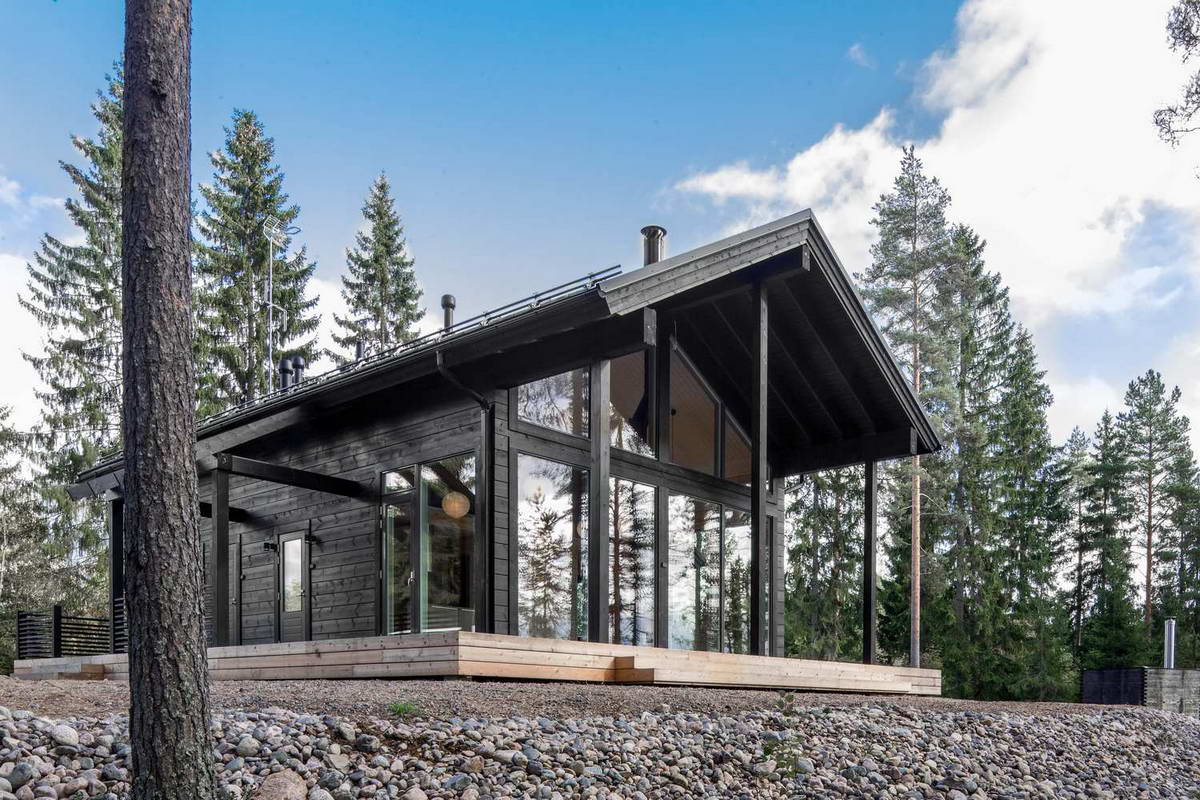 Современная вилла из бруса (Modern Log Villa in Central Finland) в Финляндии от Pluspuu Oy.