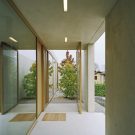 Дом у горы Циммерберг (House At Zimmerberg Bottom) в Швейцарии от Rossetti + Wyss Architekten.