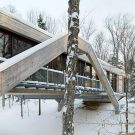 Дом-мост (Bridge House) в Канаде от LLAMA urban design.