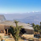 Дом с видом на Гималаи