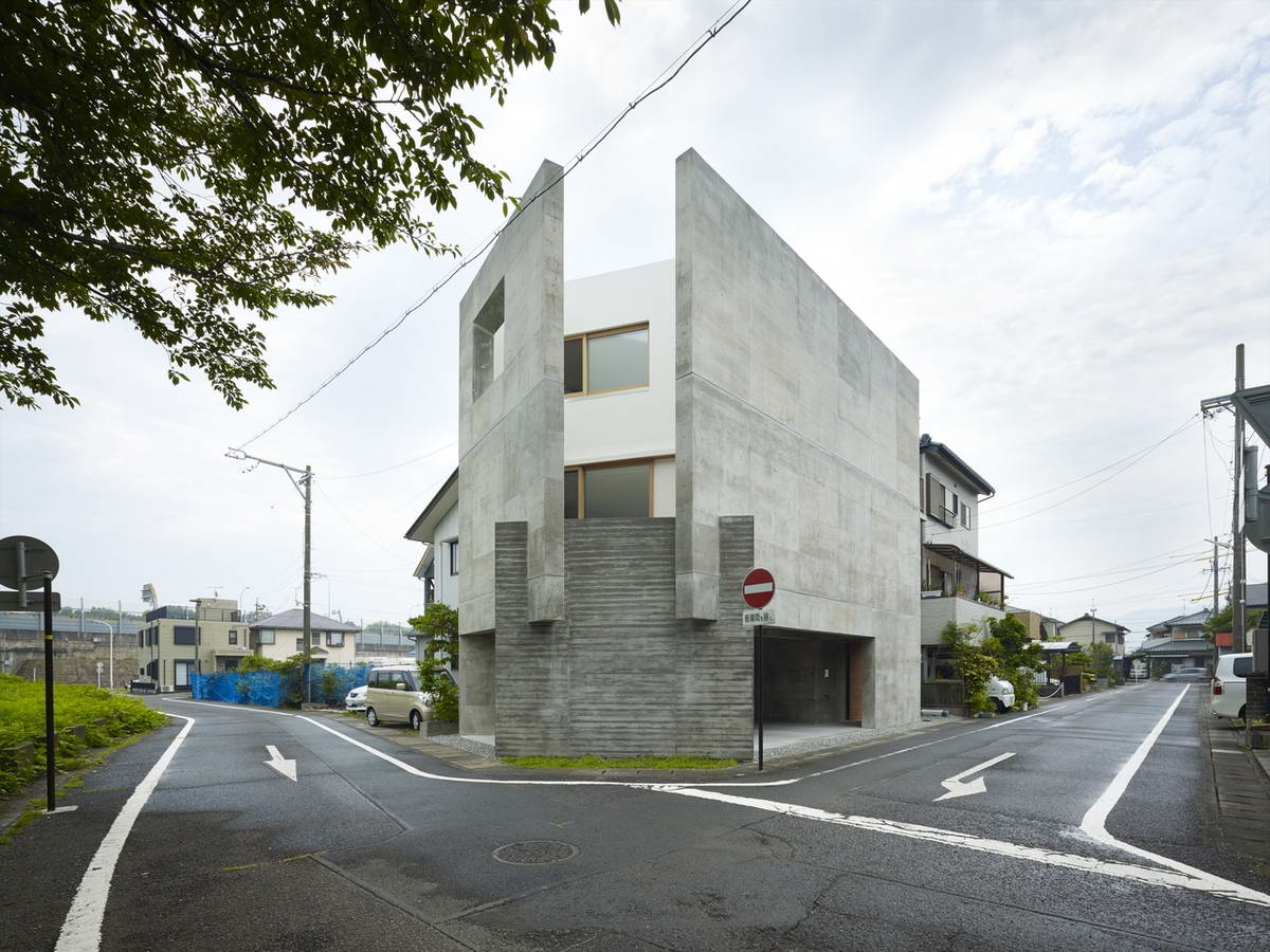 Угловой дом в Японии
