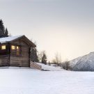 Сарай из лиственницы в Швейцарии от Alp’Architecture Sarl.