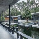 Дом с двором и верандой в Китае от O-office Architects.