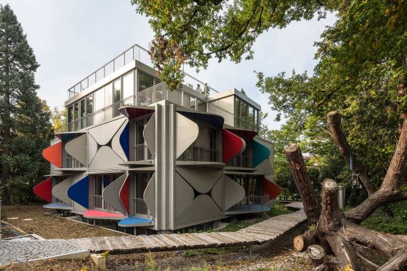 Дом Механический Балет в Швейцарии от Manuel Herz Architects.