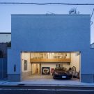 Дом с гаражом в виде холла в Японии от Tsukagoshi Miyashita Sekkei.