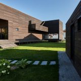 Парящий деревянный дом в стиле минимализм