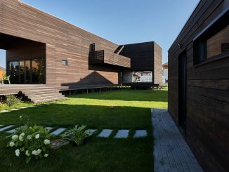Парящий деревянный дом в стиле минимализм