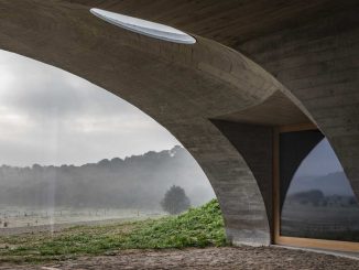 Подземный дом-холм в Португалии