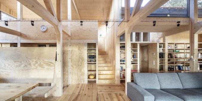 Очень модернистский деревянный дом в Испании