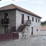 Новый старый каменный дом в Португалии