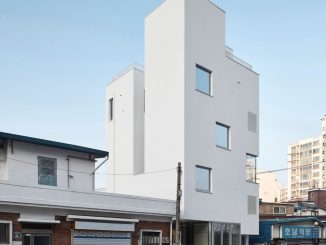 Бетонный дом с бетонным интерьером и "двориком" на пять этажей