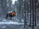 Этот небольшой домик для отдыха является частью нового курорта в Кивиярви и представляет собой интерпретацию древней "Нилиайтты" - высокой деревянной хижины, которую коренные народы саами использовали для безопасного хранения продуктов на открытом воздухе. Выкрашенную в чёрный цвет хижину Studio Puisto возвела на единственной колонне и спрятала в лесу недалеко от национального парка Саламаярви в Финляндии.