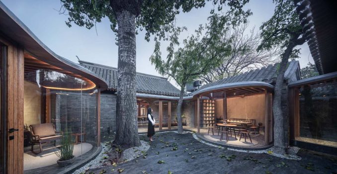 Читатели крупнейшего архитектурного портала Archdaily выбрали лучший дом прошедшего года - это фантастическая работа китайский архитекторов по реконструкции полуразрушенного городского дома в одном из малоэтажных кварталов китайской столицы.