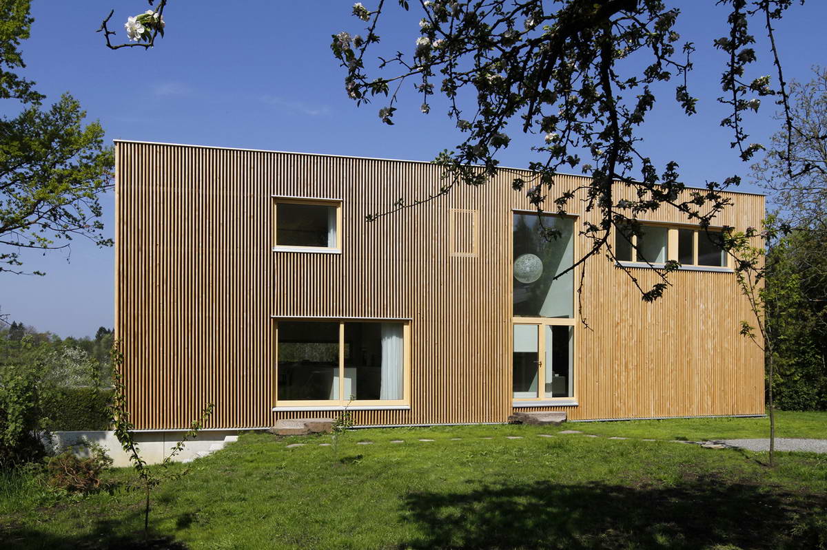 Деревянный пассивный дом в Австрии в минималистской стилистике