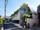 Брутальный дом для архитектора с двором и террасой в центре Токио